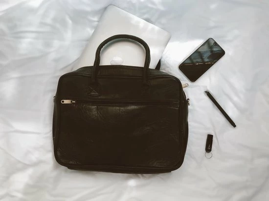 Goedkoopste ๐ Leren Laptoptas Cognac - Aktetas - 15,6 Inch - Studs & Stones ๐ฏ 8 Goedkoopste ๐ Leren Laptoptas Cognac - Aktetas - 15,6 Inch - Studs & Stones ๐ฏ - Afbeelding 6