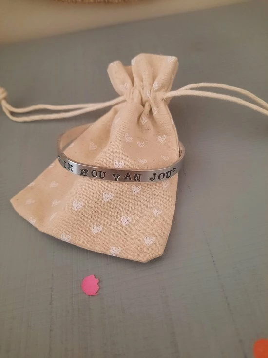 Goedkoopste ✔️ By_Evelien Bangle Armband Open - IK HOU VAN JOU - Speciaal Cadeau - I Love You - MAMA - Vriendin - Vrouw - BFF - OMA - Valentijn - Speciaal Gift - Graveren - Zilver - Buigbaar - Dames - Bruiloft - Verkering - Aluminium - Kerst - Sint - Feestdagen 🥰 5 Goedkoopste ✔️ By_Evelien Bangle Armband Open - IK HOU VAN JOU - Speciaal Cadeau - I Love You - MAMA - Vriendin - Vrouw - BFF - OMA - Valentijn - Speciaal Gift - Graveren - Zilver - Buigbaar - Dames - Bruiloft - Verkering - Aluminium - Kerst - Sint - Feestdagen 🥰 - Afbeelding 3