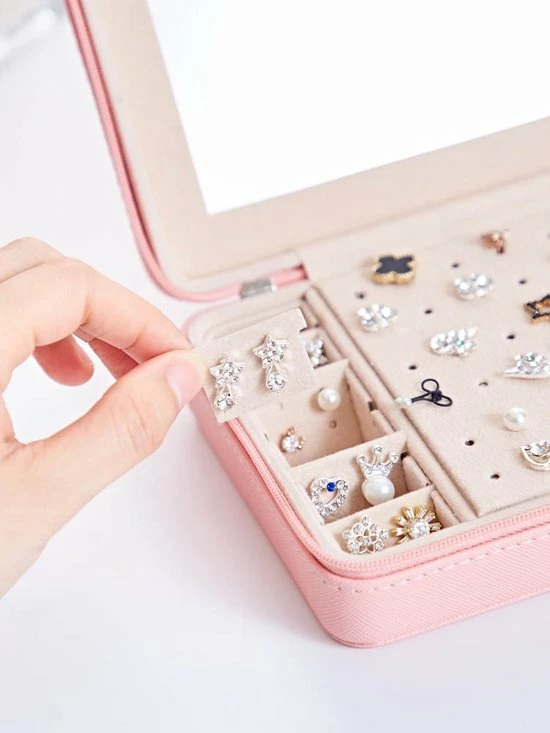 Kopen 🎉 San Vitale Luxe Sieradendoos 2.0 - Bijouterie Kistje Juwelendoos - Ring/Oorbellen/ Ketting/Horloge Dames/ Meisjes Gr. Reisformaat Wit 💯 5 Kopen 🎉 San Vitale Luxe Sieradendoos 2.0 - Bijouterie Kistje Juwelendoos - Ring/Oorbellen/ Ketting/Horloge Dames/ Meisjes Gr. Reisformaat Wit 💯 - Afbeelding 3