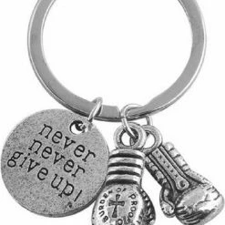 Goedkoop ๐ Faas Sleutelhanger - Never Never Give Up - Motivatie Geschenk - Boksen - Cadeau - Sterkte - Zilver ๐ฅ